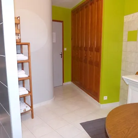 Entre Vignes Et Marais Homestay